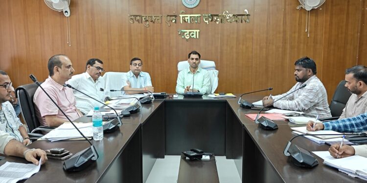 गढ़वा में जल और स्वच्छता पर सख्ती: उपायुक्त ने दिए समयबद्ध कार्य पूर्ण करने के कड़े निर्देश