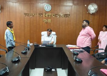 गढ़वा में जनता की पुकार: उपायुक्त दिनेश यादव ने जनता दरबार में सुनीं समस्याएं, त्वरित कार्रवाई के निर्देश