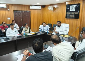 गढ़वा में बच्चों के अधिकारों की मजबूत रक्षा: उज्ज्वल प्रकाश तिवारी ने दी सख्त हिदायतें