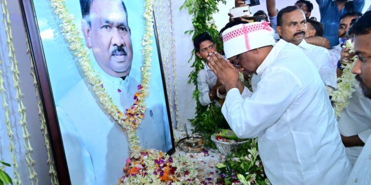 रामदास सोरेन को भावभीनी श्रद्धांजलि: हेमन्त सोरेन की घोड़ाबांधा में मार्मिक विदाई