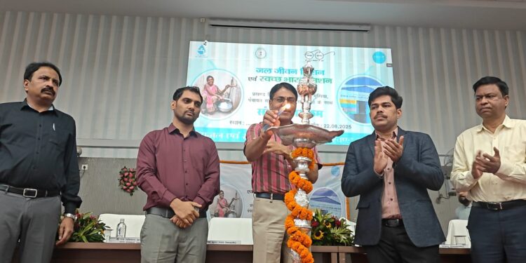 हर घर नल, हर गांव स्वच्छ: गढ़वा में जल जीवन मिशन और स्वच्छ भारत मिशन पर बड़ा संवाद, प्रधान सचिव ने दिखाया रास्ता!