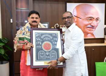 झारखंड की माटी की पुकार: मुख्यमंत्री हेमन्त सोरेन ने केंद्रीय मंत्री सतीश दुबे से की खनन और पुनर्वास पर सख्त चर्चा!