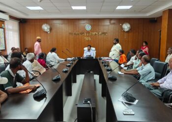 जनता की पुकार सुन उपायुक्त का एक्शन: गढ़वा में जनता दरबार में बिजली, शराब भट्टी और आंगनबाड़ी की समस्याओं पर त्वरित निर्देश!