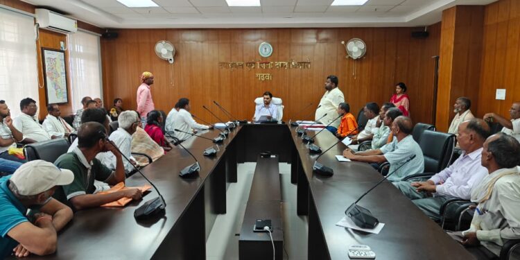 जनता की पुकार सुन उपायुक्त का एक्शन: गढ़वा में जनता दरबार में बिजली, शराब भट्टी और आंगनबाड़ी की समस्याओं पर त्वरित निर्देश!