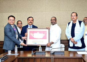 मुख्यमंत्री हेमन्त सोरेन का बड़ा कदम: झारखंड के तीन दिवंगत कर्मियों के परिजनों को सौंपा 1-1 करोड़ का चेक!