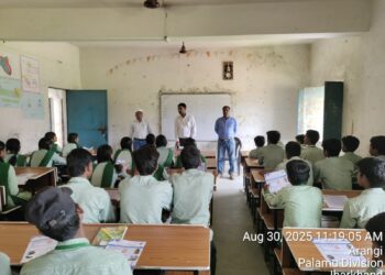 सड़क पर सुरक्षित भविष्य: गढ़वा में छात्रों को सिखाए यातायात नियम, गुड समरिटन और हिट एंड रन पर जागरूकता की बड़ी पहल!