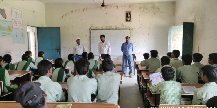 सड़क पर सुरक्षित भविष्य: गढ़वा में छात्रों को सिखाए यातायात नियम, गुड समरिटन और हिट एंड रन पर जागरूकता की बड़ी पहल!