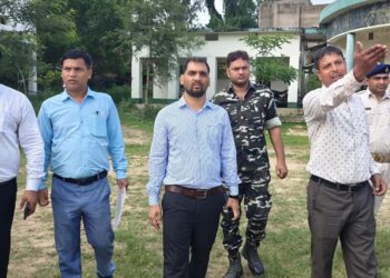 नगर ऊंटरी में प्रशासन की सख्ती: उपायुक्त दिनेश यादव का छात्रावास-प्रखंड भवन निरीक्षण, जर्जर भवनों पर त्वरित कार्रवाई का आदेश!