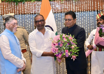 झारखंड में नई ऊर्जा की शुरुआत: राज्यपाल ने न्यायमूर्ति नवनीत कुमार को दिलाई विद्युत नियामक आयोग के अध्यक्ष पद की शपथ!