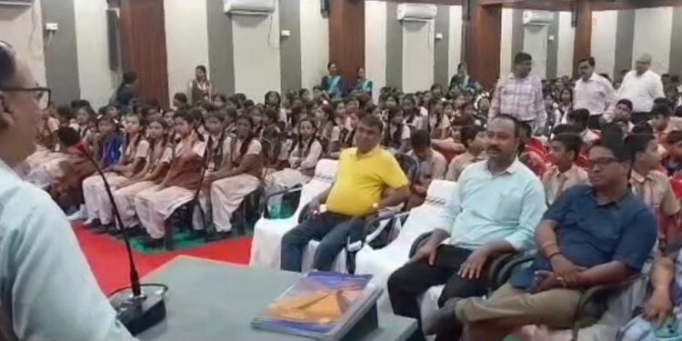 साहित्य के सितारों का उत्सव: श्री अग्रसेन स्कूल में तुलसीदास और प्रेमचंद जयंती की धूम!