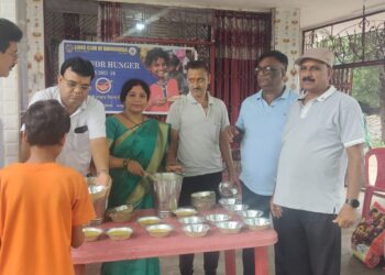 रामगढ़ में सेवा का उत्सव: लायंस क्लब भुरकुंडा का भंडारा और टीकाकरण अभियान!