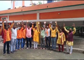 सावन का भक्तिमय उत्सव: भुरकुंडा चीकोर में भव्य कलश यात्रा, शिव-पार्वती झांकी और भस्म डांस की धूम!