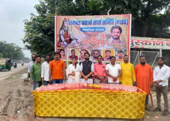 रामगढ़ बचाओ संघर्ष समिति की सेवा: सावन के अंतिम सोमवार को कांवरियों के लिए फल-शरबत का भव्य शिविर!