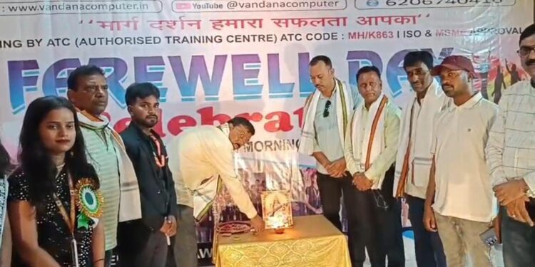 भुरकुंडा में वंदना कोचिंग का भावपूर्ण विदाई समारोह: शिबू सोरेन को श्रद्धांजलि, छात्रों ने गुरुओं को दी विदाई!