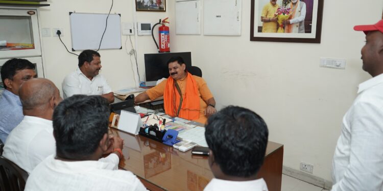 कोयला मजदूरों की आवाज दिल्ली तक: इंटक नेताओं ने कोयला मंत्री अशुतोष चौबे से उठाए सीसीएल के अहम मुद्दे!