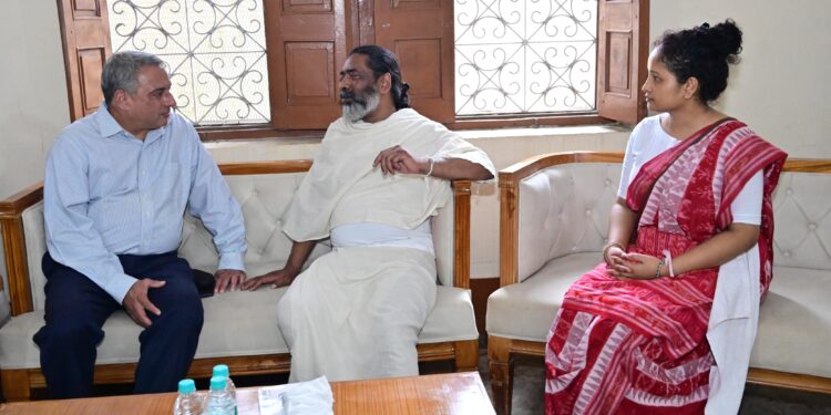 ‘दिशोम गुरु’ को टाटा स्टील का सलाम: सीईओ टीवी नरेंद्रन ने नेमरा में शिबू सोरेन को दी भावपूर्ण श्रद्धांजलि!