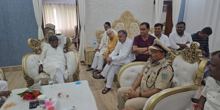 पलामू में शांति और सुरक्षा का संकल्प: डीआईजी नौशाद आलम की अर्जुन मुंडा से अहम मुलाकात