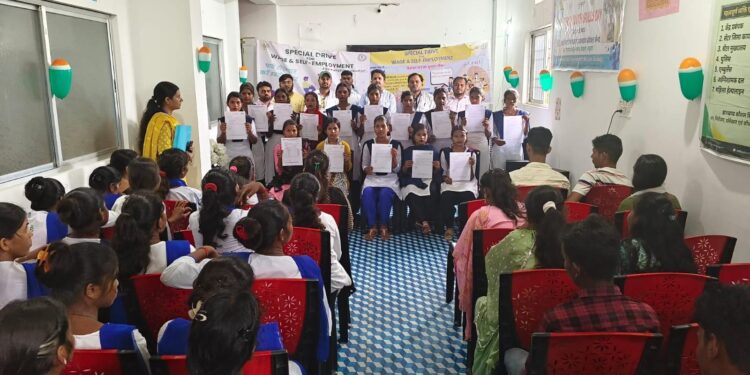 गढ़वा में युवाओं का सुनहरा भविष्य: मुख्यमंत्री सारथी योजना के तहत मेगा प्लेसमेंट ड्राइव की शानदार शुरुआत