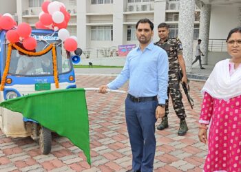 गढ़वा में किसानों के लिए सुरक्षा कवच: उपायुक्त ने बिरसा फसल बीमा जागरूकता रथ को दिखाई हरी झंडी