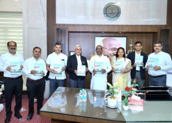 दिव्यता का स्पर्श: मुख्यमंत्री हेमन्त सोरेन ने बाबा बैद्यनाथ ज्योतिर्लिंग पुस्तक का किया भव्य लोकार्पण!