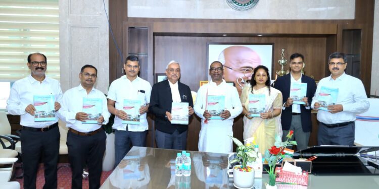 दिव्यता का स्पर्श: मुख्यमंत्री हेमन्त सोरेन ने बाबा बैद्यनाथ ज्योतिर्लिंग पुस्तक का किया भव्य लोकार्पण!