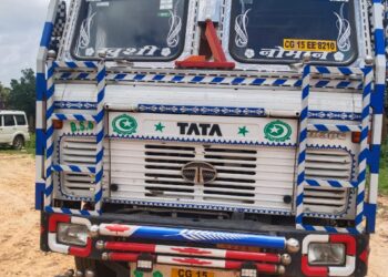 गढ़वा में खाद कालाबाजारी पर प्रशासन का प्रहार: 700 बोरा यूरिया जब्त, ट्रक चालक फरार, उपायुक्त ने दी सख्त कार्रवाई की चेतावनी!