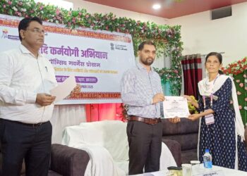 धरती आबा की नई उड़ान: गढ़वा में आदि कर्मयोगी प्रशिक्षण का समापन, 113 जनजातीय गांवों में मूलभूत सुविधाओं का संकल्प!