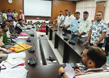 गढ़वा में जनता की पुकार पर उपायुक्त का एक्शन: मृत्यु प्रमाण पत्र, आंगनबाड़ी चयन, और भूमि विवाद समाधान के लिए सख्त निर्देश!