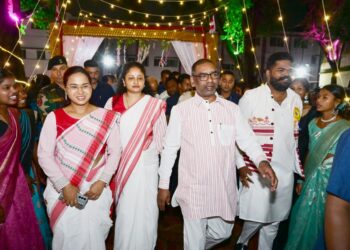 करम पर्व की धूम में झारखंड: हेमन्त और कल्पना सोरेन ने रांची में मनाया उत्सव, संस्कृति और प्रकृति की महिमा का गान!