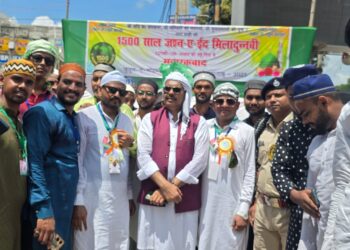 मेदिनीनगर में ईद-ए-मिलादुन्नबी की धूम: डीआईजी नौशाद आलम ने भव्य जुलूस में बांधा समां, मोहम्मद साहब की शिक्षाओं को किया याद!