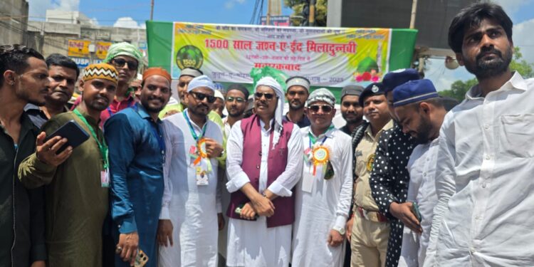 मेदिनीनगर में ईद-ए-मिलादुन्नबी की धूम: डीआईजी नौशाद आलम ने भव्य जुलूस में बांधा समां, मोहम्मद साहब की शिक्षाओं को किया याद!