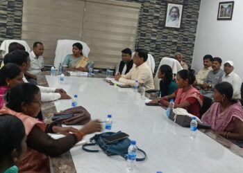 गढ़वा में आदिवासी हितों की पुकार: राष्ट्रीय अनुसूचित जनजाति आयोग की सदस्या आशा लकड़ा ने संवाद में दिलाया न्याय का भरोसा!