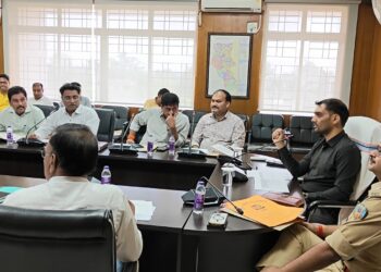 गढ़वा में सड़क सुरक्षा की बड़ी पहल: बिना हेलमेट, बिना पेट्रोल! उपायुक्त और SP ने दी सख्त कार्रवाई की चेतावनी!