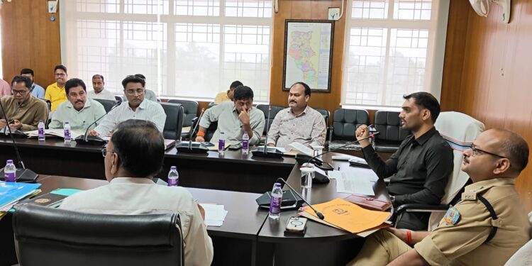 गढ़वा में सड़क सुरक्षा की बड़ी पहल: बिना हेलमेट, बिना पेट्रोल! उपायुक्त और SP ने दी सख्त कार्रवाई की चेतावनी!