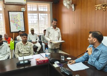 गढ़वा में जनता की पुकार सुनाई: उपायुक्त दिनेश यादव ने जनता दरबार में की समस्याओं की सुनवाई