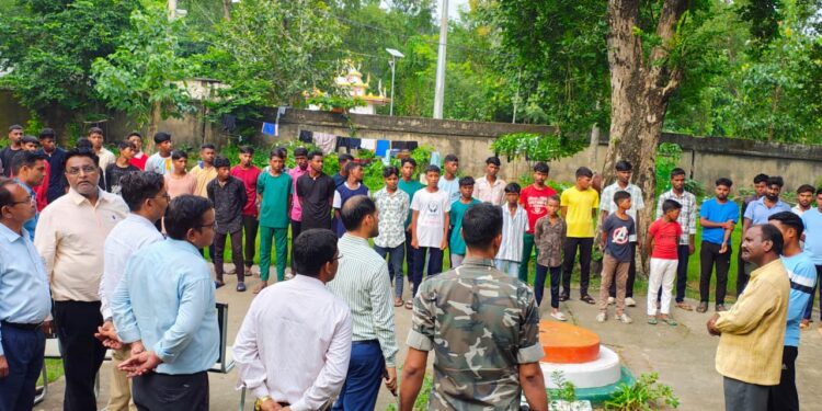 गढ़वा के छात्रों को उपायुक्त का तोहफा: जर्जर छात्रावासों का कायाकल्प, जल मीनार और आधुनिक सुविधाओं का वादा!