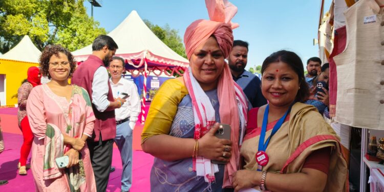 झारखंड की ग्रामीण महिलाओं की दिल्ली में धूम: सरस आजीविका मेला 2025 में 25 लाख का कारोबार, तीसरा पुरस्कार जीता!