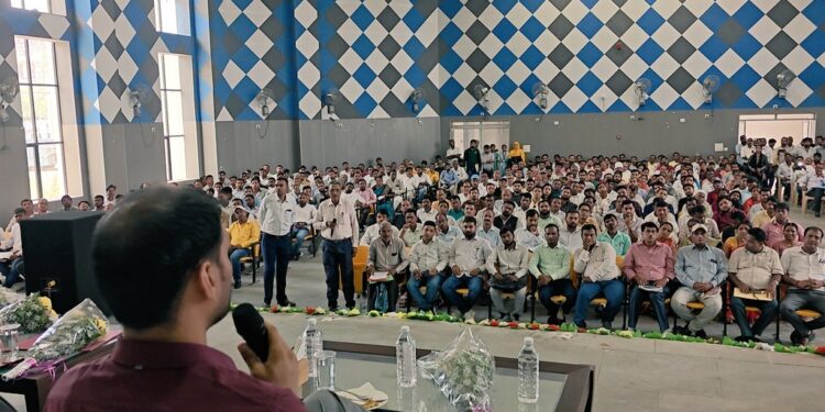 गढ़वा में शिक्षा सुधार की बड़ी पहल: उपायुक्त दिनेश यादव ने निजी स्कूलों के लिए RTE मान्यता और शुल्क समिति गठन को बनाया अनिवार्य!