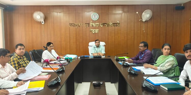 गढ़वा में सहकारिता की नई क्रांति: डीडीसी पशुपतिनाथ मिश्रा ने जिला सहकारी समिति की बैठक में खींचा ग्रामीण समृद्धि का खाका!