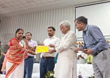 गढ़वा में महिलाओं की सशक्त उड़ान: कल्याणपुर CLF की वार्षिक सभा में सांसद बीडी राम और उपायुक्त ने बढ़ाया दीदियों का हौसला!