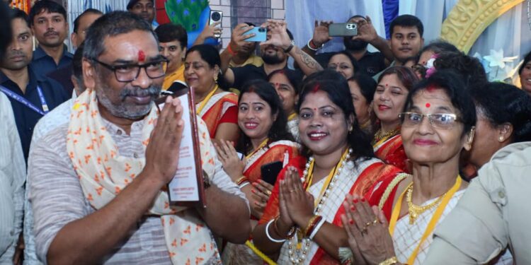 रांची में माँ दुर्गा की भक्ति की धूम: हेमन्त सोरेन ने दीपाटोली और लालपुर में भव्य पूजा पंडालों का किया अनावरण!