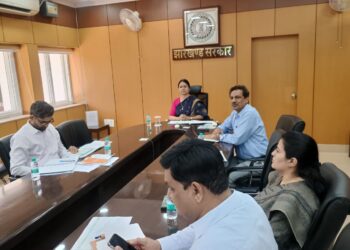 झारखंड में स्वास्थ्य सुधार की बड़ी पहल: मुख्य सचिव अलका तिवारी का निर्देश, अक्टूबर तक 15वें वित्त आयोग की 50% राशि खर्च, 948 पंचायतों में स्वास्थ्य उप-केंद्र!