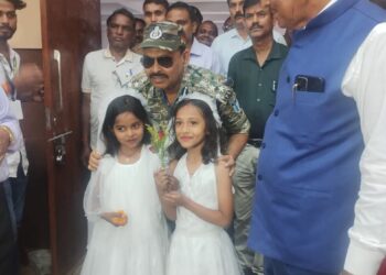 शिक्षा से संस्कार, संस्कार से उज्ज्वल भविष्य: DIG नौशाद आलम ने मेदिनीनगर में मोबाइल दुरुपयोग पर जताई चिंता, बच्चों को दी प्रेरणा!