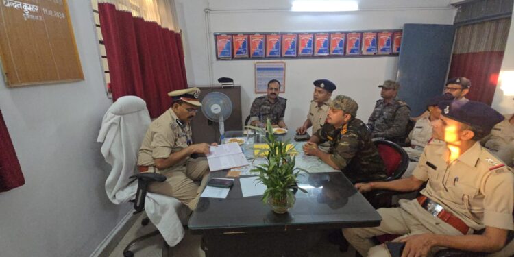 हरिहरगंज में डीआईजी नौशाद आलम का तूफानी दौरा: बिहार चुनाव से पहले सख्त निर्देश, अपराध और शराब तस्करी पर कड़ी नजर!
