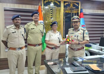 श्रावणी मेला की सफलता पर DIG नौशाद आलम का सम्मान: दो प्रशिक्षु DSP राजेश यादव और राजीव रंजन को मिला मार्गदर्शन, भविष्य के लिए प्रेरणा!