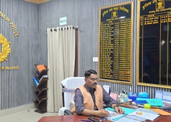 गहनों की चमक में छिपा खतरा: डीआईजी नौशाद आलम का तूफानी ऐलान, पलामू प्रमंडल में ठगी की घटनाओं पर सख्ती का फरमान!