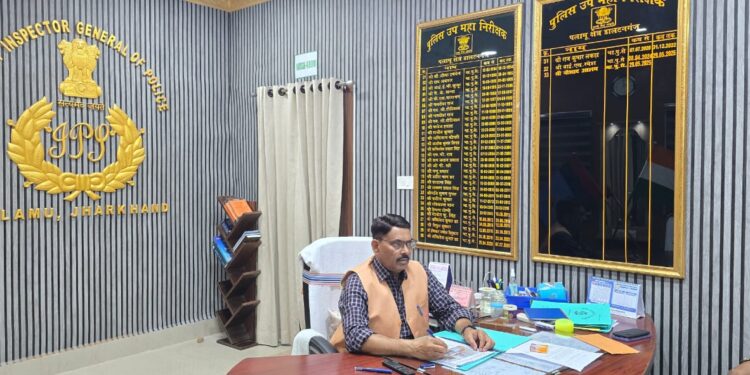 गहनों की चमक में छिपा खतरा: डीआईजी नौशाद आलम का तूफानी ऐलान, पलामू प्रमंडल में ठगी की घटनाओं पर सख्ती का फरमान!