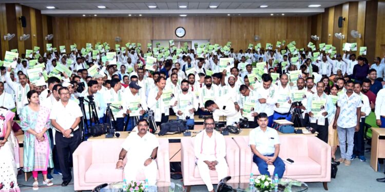 झारखंड के भविष्य को सशक्त बनाएं: हेमन्त सोरेन ने 301 सहायक आचार्यों को सौंपे नियुक्ति पत्र