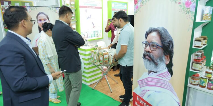 झारखंड की प्राकृतिक संपदा की वैश्विक सैर: वर्ल्ड फूड इंडिया 2025 में मछली अचार, पापड़ और ऑर्गेनिक सब्जियों ने बटोरी सुर्खियां!