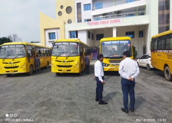 गढ़वा में बच्चों की सुरक्षा सर्वोपरि: मोटरयान निरीक्षक ने स्कूली बसों की जाँच कर लागू किए सख्त नियम!